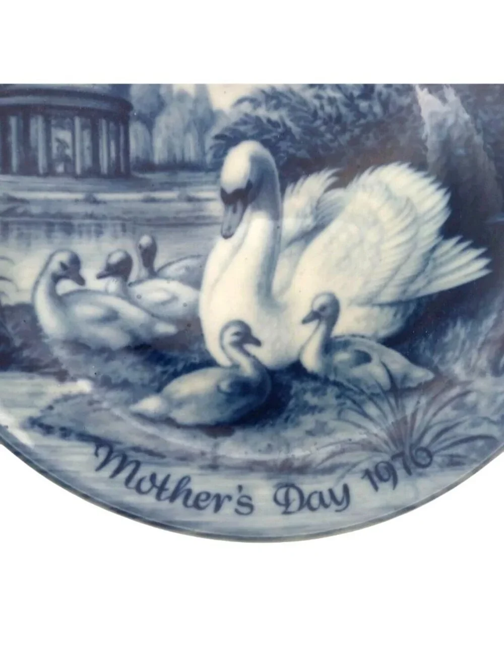 Kaiser Porcelain Mothers Day Plate 1976 Swan & Cygnets 6th Issue West Germany